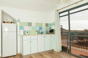 פגשים בחצר - עליזה רון - 0542055172 - קמפינג בוטיק - חממה יוצרת - יחידות ארוח