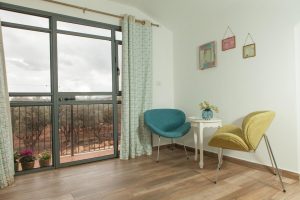 פגשים בחצר - עליזה רון - 0542055172 - קמפינג בוטיק - חממה יוצרת - יחידות ארוח